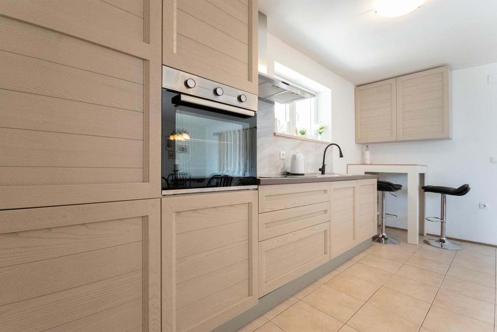 Holiday Home Dalmatino โอมิช ภายนอก รูปภาพ